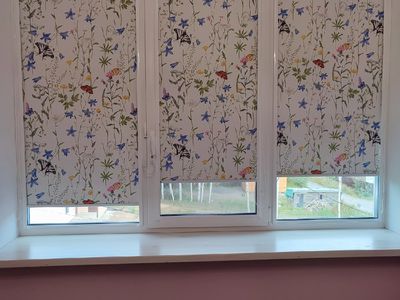 Рулонные шторы UNI2 Blackout с тканью Флора белая